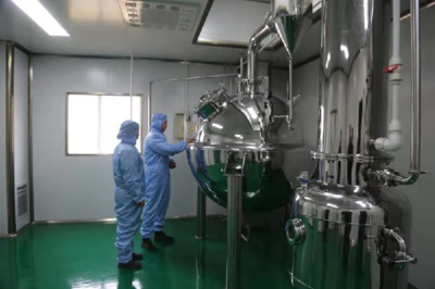 山村贫困'白领'夫妻的新年家庭'恳谈会'